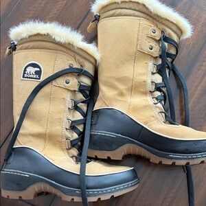 Sorel Women's Camel and Black Winter Boots